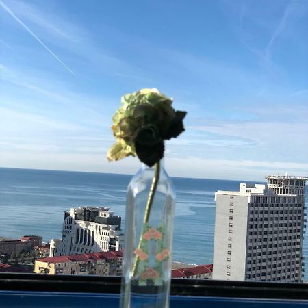 Cozy Bright Apartment With Amazing Sea View บาทูมิ ภายนอก รูปภาพ