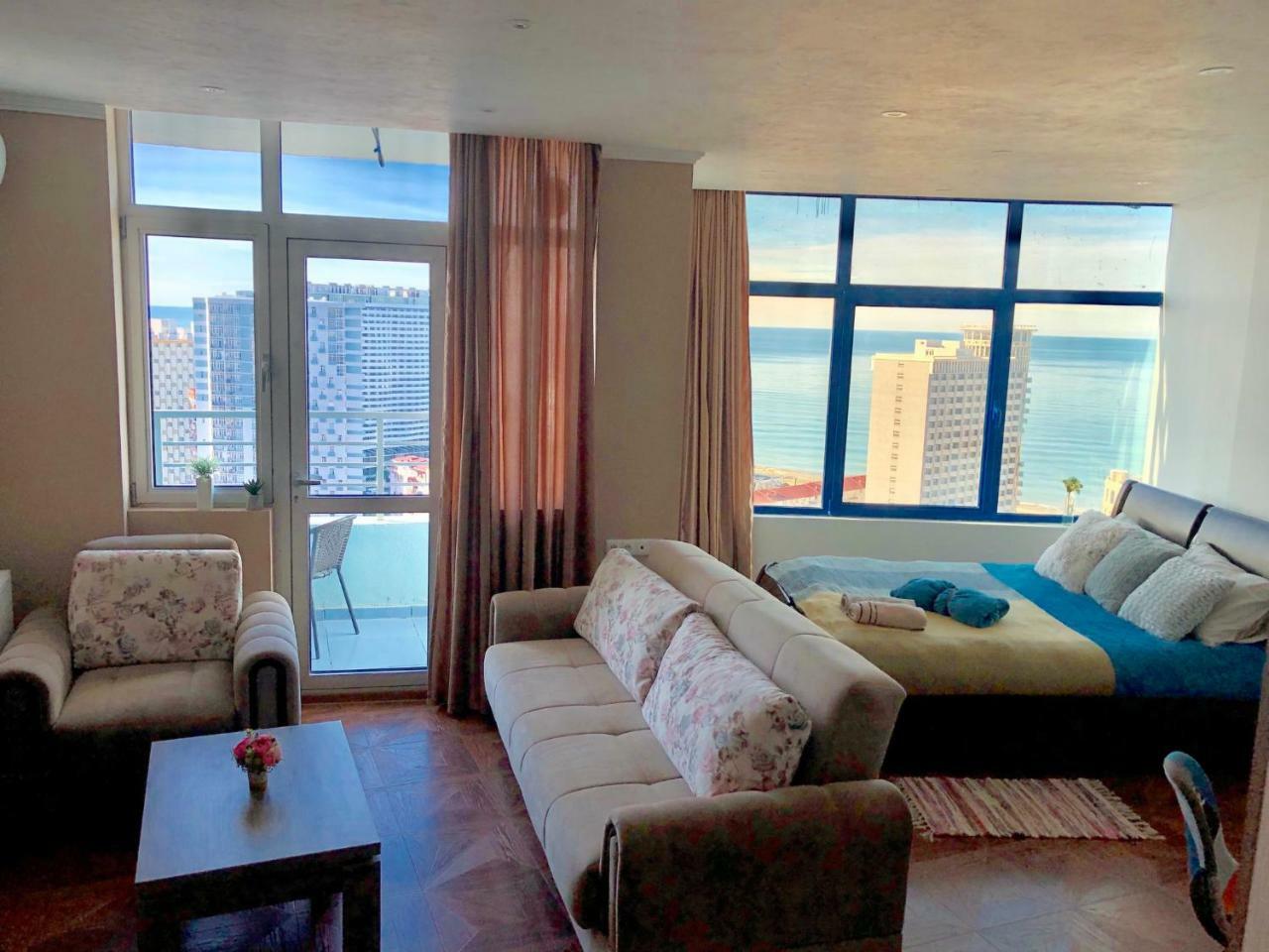 Cozy Bright Apartment With Amazing Sea View บาทูมิ ภายนอก รูปภาพ