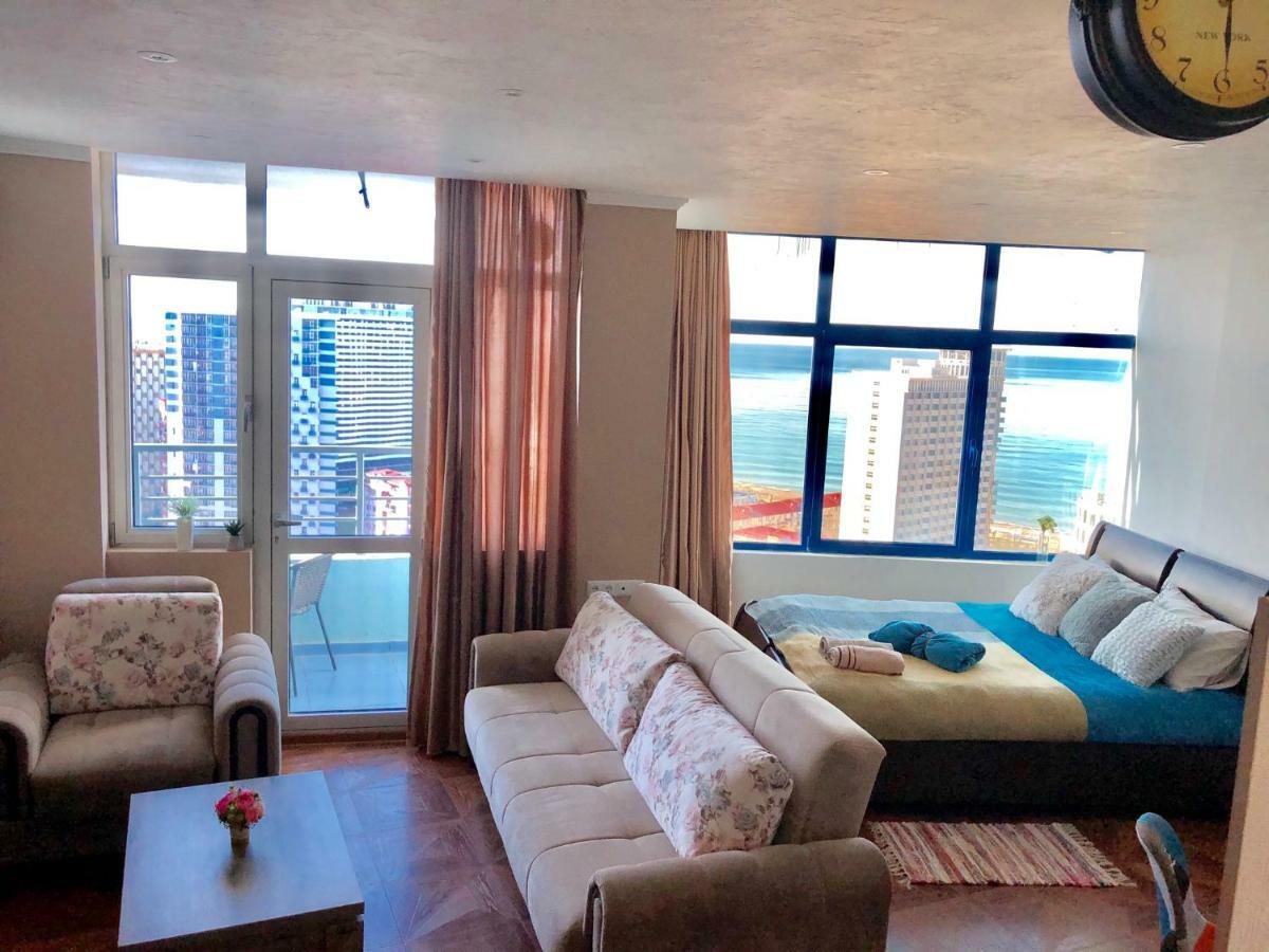 Cozy Bright Apartment With Amazing Sea View บาทูมิ ภายนอก รูปภาพ